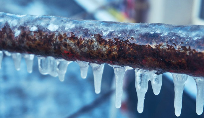 how to thaw frozen pipes